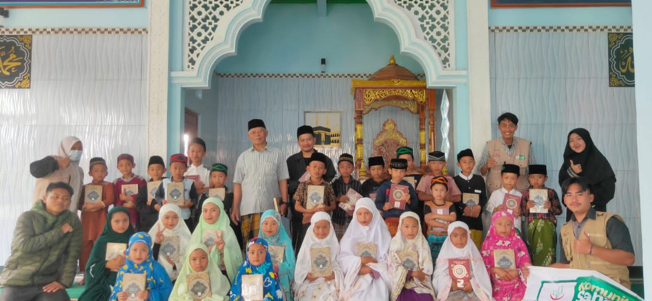 Sebar Wakaf Al Quran Dan Iqro Bersama Sahabat Cianjur Selatan