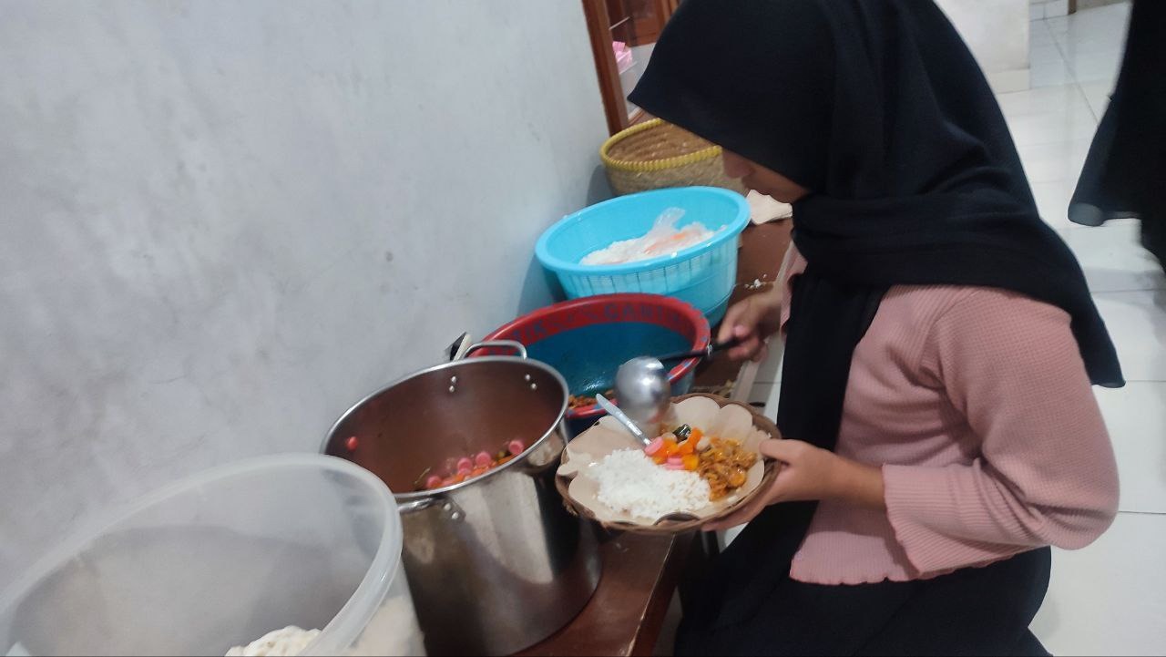 Nasi Jumat Berkah Untuk Santri Yatim Dan Penghafal Al Quran