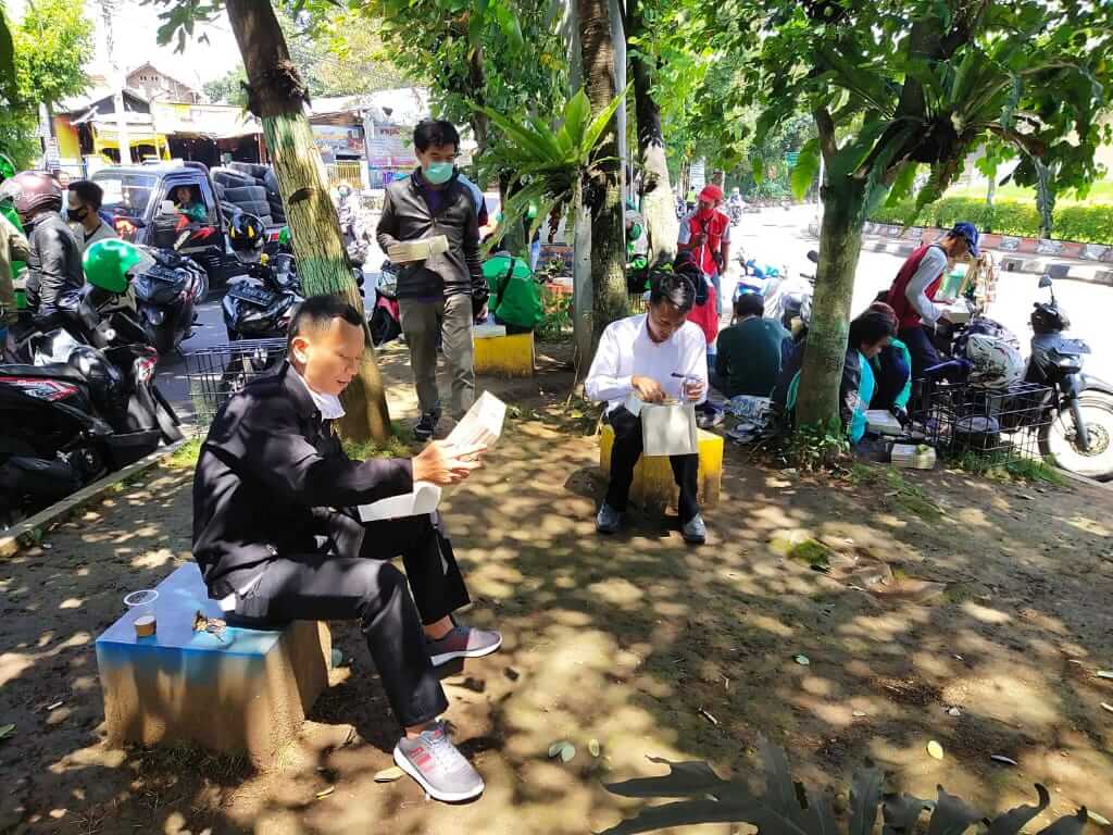 LAZ Al Hilal membagikan 500 Nasi Kotak se Bandung Raya