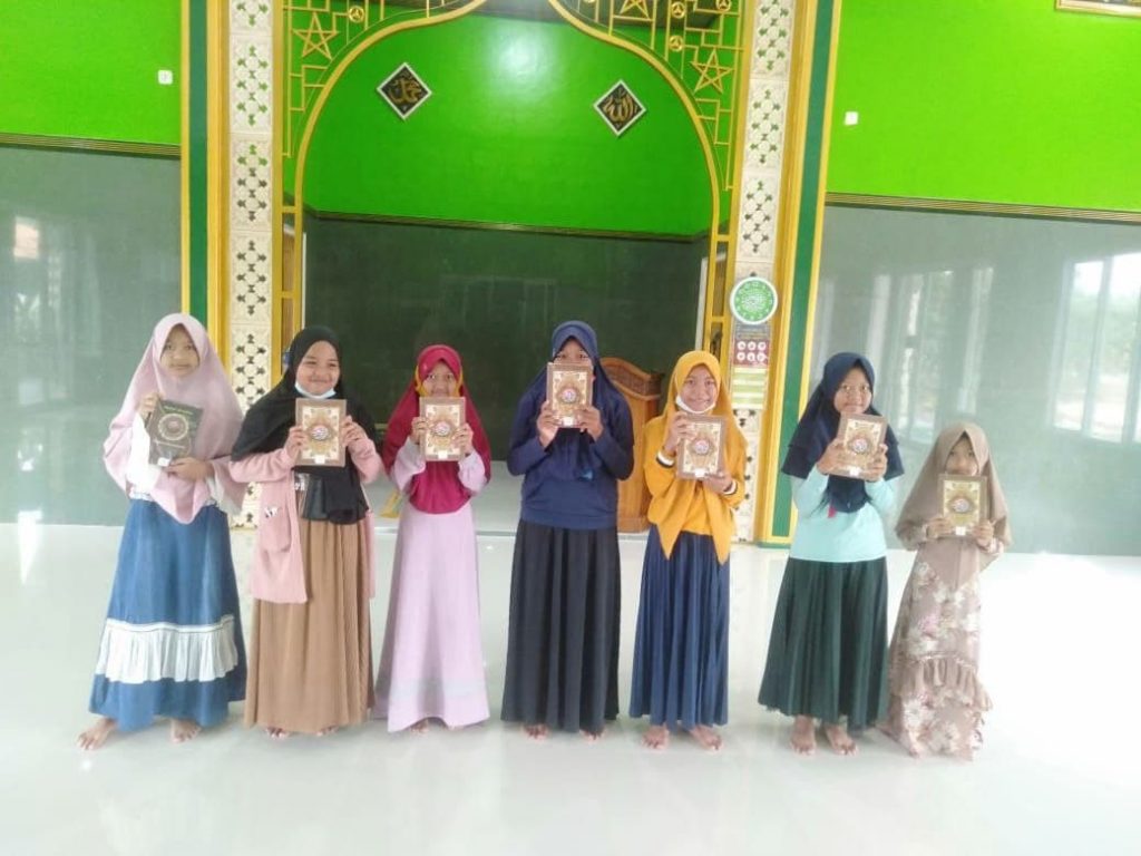 Pesantren Gontor Putri 8 Lampung Menjadi Tempat Pertama Penyebaran Wakaf Qur’an Wilayah Lampung Timur 