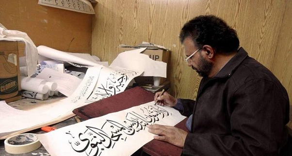 Potret Pembuat Kaligrafi di Masjid Nabawi