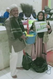 Bantuan Paket Alat Kebersihan dan Komunitas Sahabat al Hilal Sumedang