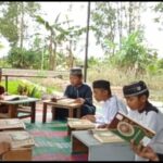 Mushaf Quran Berhasil Diterima Oleh Rumah Belajar Al Quran Khadijatul Kubra Barito Kuala Melalui Program Sebar Quran Indonesia