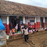 Bantuan Berupa Makanan dan Alat Kebersihan Telah Diterima Oleh Korban Banjir Bandang dan Longsor Kabupatan Garut