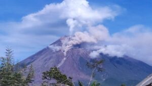 Gunung Semeru Kembali Erupsi, Tim Relawan al Hilal Ditarik Mundur