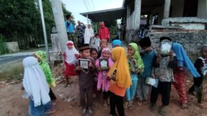 Menerima Quran & Iqra: Bahagianya Anak-Anak di Perbatasan Bengkulu