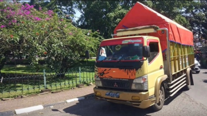 Bismillaah, Truck Pengangkut Wakaf Quran Siap Menuju Rengat Riau!