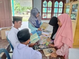 Tim SWQ Sumatera Jilid 2 Salurkan Wakaf Quran di Riau