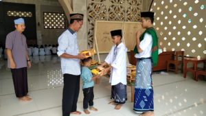 Nasi Box Disalurkan untuk Jamaah Shalat Jumat Masjid Marwah