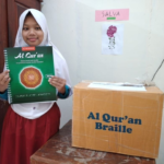 Berkat Orang-Orang Baik, Al Quran Braille Telah Diterima Langsung Oleh Adik Salva