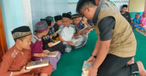 Sebar Wakaf Al Quran dan Iqro Bersama Sahabat Cianjur Selatan