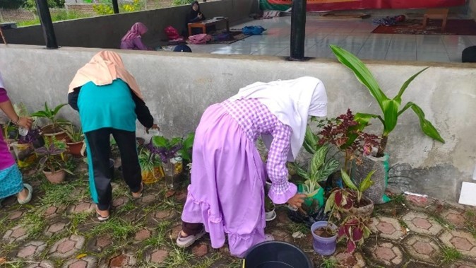 Intip Kegiatan Bersih Bersih Hingga Murojaah Santri 