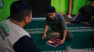 Wakaf Quran Braille untuk Sahabat Tunanetra Kembali Disalurkan