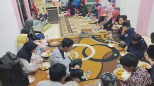 Nasi Jumat Berkah untuk Santri Rumah Tahfidz Al Hilal