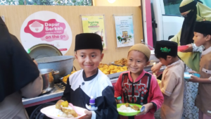Nasi Berkah Jumat untuk Santri Yatim dan Penghafal Quran