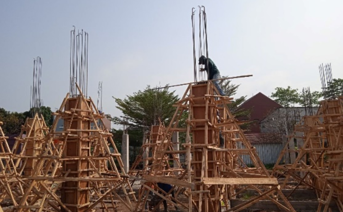 31 Tiang Masjid dan Pesantren Al Hilal Cibiru Telah Selesai Dicor! Proses Pembangunan Tetap Berjalan dengan Lancar