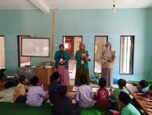 Mushaf Quran Diterima dengan Sukacita Oleh Santri dan Jamaah di Wilayah Pelosok Cililin, Bandung Barat