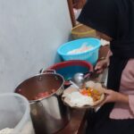 Nasi Jumat Berkah untuk Santri Yatim dan Penghafal Al Quran Pesantren Al Hilal 7 Cipadung Wetan