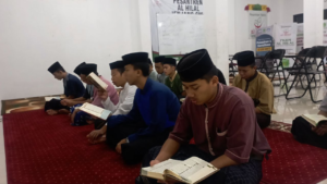 Membuka Hari dengan Ayat Al Quran, Menutup Kegiatan dengan Mengajar