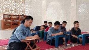 Inilah Suasana Belajar Kelas 7, 8, dan 9 Santri Yatim Penghafal Quran di Masjid Marwah Cililin