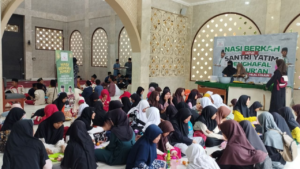 200 Santri Yatim dan Penghafal Quran Pesantren Al Hilal 1 Cililin Hangatkan Suasana Makan Bersama Nasi Berkah Jumat