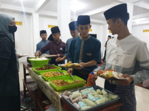 Jum'at Berkah Makan Bersama Santri Yatim dan Penghafal Al-Quran Pesantren Al Hilal
