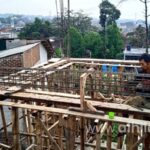 Pembuatan Blandar Bambu Penyangga dan Pemasangan Papan Untuk Alas Balok Lantai 3 Memasuki Tahap Penyelesaian! Inilah Progress Pembangunan Masjid dan Pesantren Al Hilal Cibiru