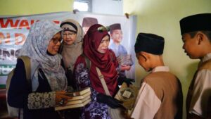 Sebar Wakaf Quran Bersama Muslim Singapura Bantu Saudara-Saudara di Indonesia