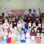 Sebar Wakaf Quran Bersama Muslim Singapura Bantu Saudara-Saudara di Indonesia