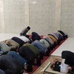 Intip Suasana Shalat Maghrib Berjamaah Diimami Santri Yatim Tahfidz 30 Juz Pesantren Al Hilal Cililin, Yuk!