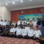 Santri Yatim Pesantren Al Hilal Terima “Santunan Anak Yatim” dari Kanwil Kemenag Jabar