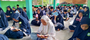 Wakaf Quran, Iqra dan Buku-buku Islam Telah Diterima Santri dan Santriwati di Pulau Lombok Nusa Tenggara Barat