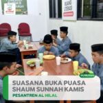 Suasana Buka Puasa Sunnah Kamis Santri Pesantren Al Hilal