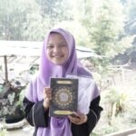 LAZISWAF Al Hilal Juga Salurkan Mushaf Quran dan Kerudung untuk Santri Pesantren Hidayatut Tholibin!