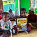 Ekspedisi Sebar Wakaf Quran Papua Sukses Hadirkan 65.790 Wakaf Quran, Iqra, hingga Buku Islam Bumi Cendrawasih!