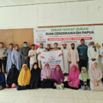 Menutup Perjalanan Hari Kedua di Papua Mushaf Quran, Iqra dan Buku Islam Berhasil Didistribusikan di Kabupaten Fakfak