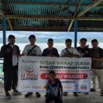 Mushaf Quran, Iqra dan Buku-Buku Islam Berhasil Didistribusikan di Masjid Tertua di Pulau Saonek, Waigeo, Papua