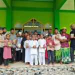 Mushaf Quran Telah Diterima Saudara Muslim di Pedalaman Kokas, Fakfak, Papua