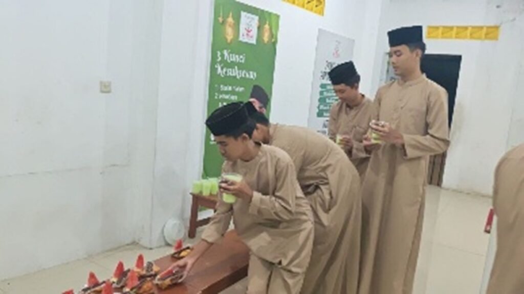 Buka Puasa Santri Yatim Al Hilal