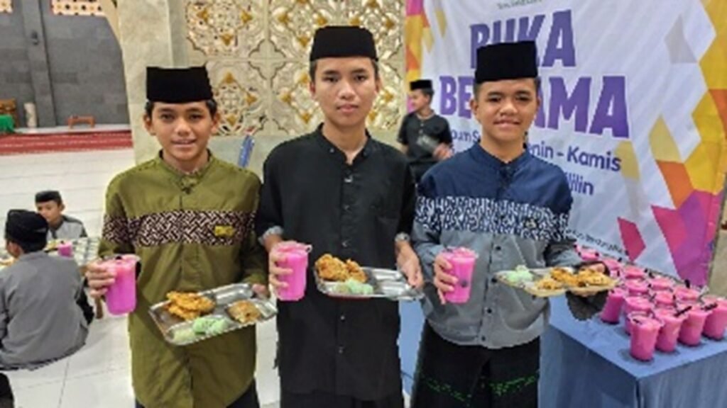 Buka Puasa Santri Yatim Al Hilal