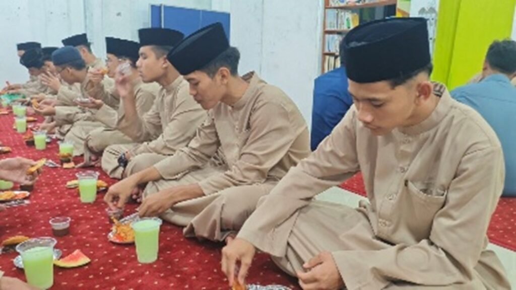 Buka Puasa Santri Yatim Al Hilal