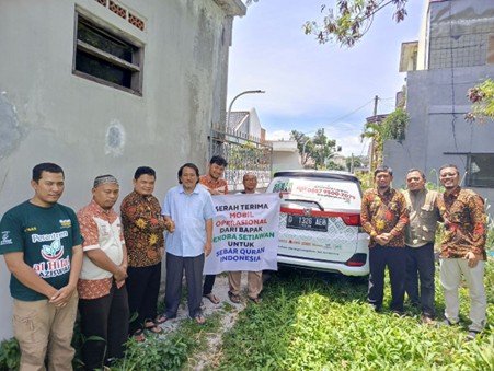 Serah Terima Wakaf Kendaraan untuk Operasional Yayasan Al Hilal dalam  Program Sebar Quran Indonesia