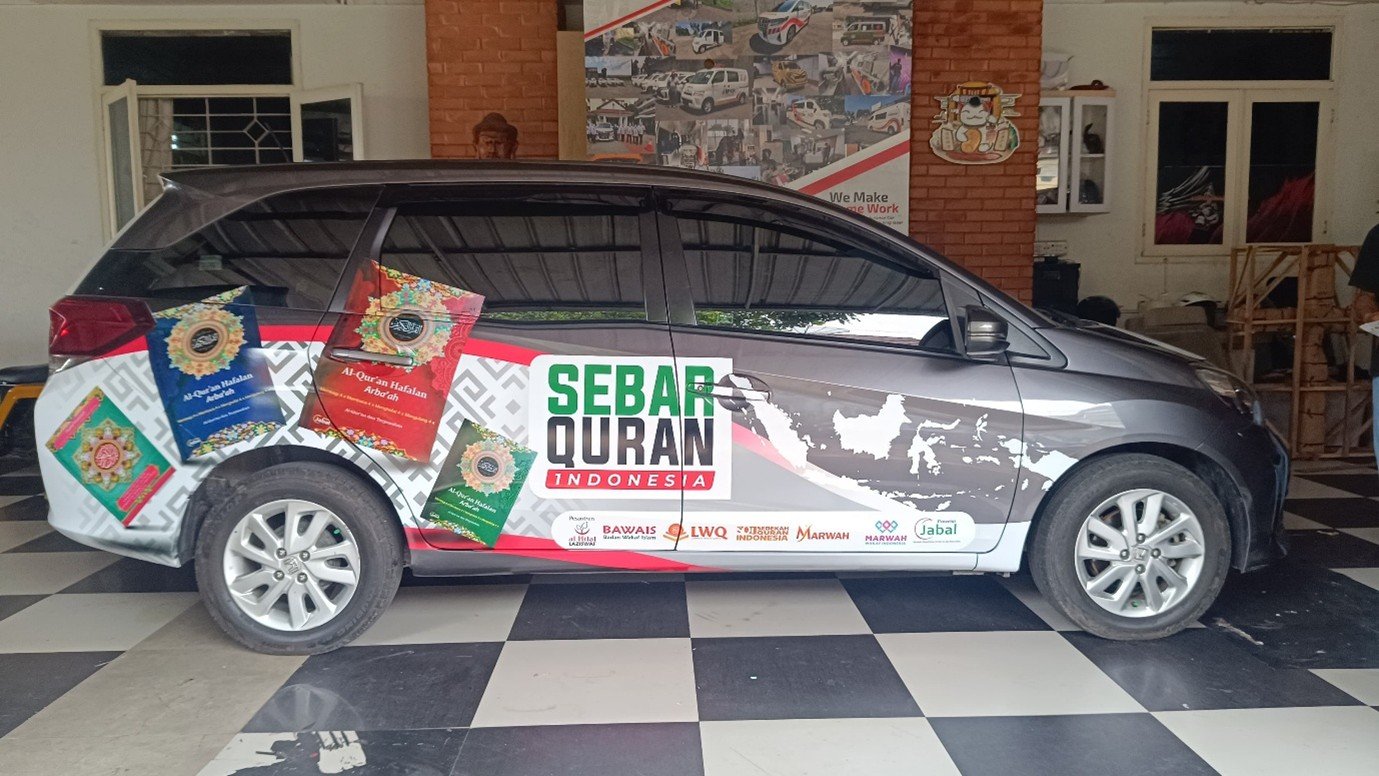 Serah Terima Wakaf Kendaraan untuk Operasional Yayasan Al Hilal dalam  Program Sebar Quran Indonesia