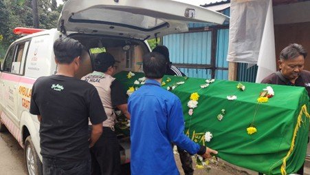 Ambulance Gratis LAZISWAF Pesantren Al Hilal Bantu Pengantaran Jenazah di Kota Bandung