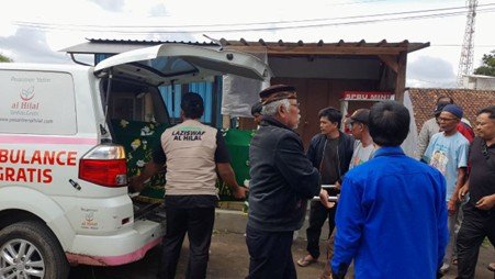 Ambulance Gratis LAZISWAF Pesantren Al Hilal Bantu Pengantaran Jenazah di Kota Bandung