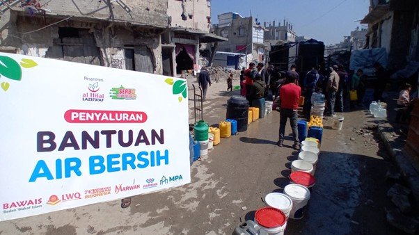 LAZISWAF Pesantren Al Hilal Bawakan Harapan Baru Lewat Puluhan Ribu Liter Air Bersih untuk Warga di Gaza Palestina