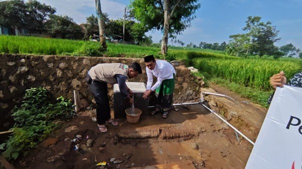 Sumur Bor  54 Meter buat bahagia Santri di Ponpes Al Muawanah