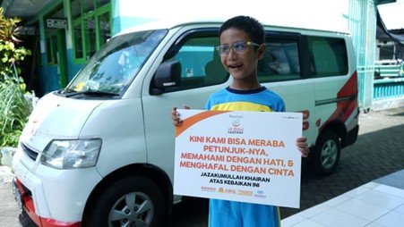 Meski Tak Bisa Menatap Ayat-Nya, Kini Mereka Bisa Membaca dan Menghafal Al-Quran melalui Sentuhan. Terima Kasih Orang Baik!