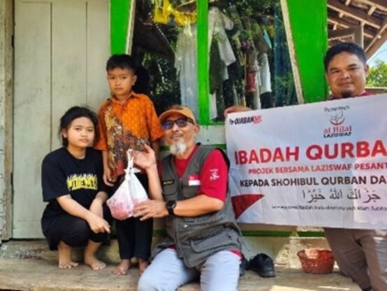 Qurban DAY Laziswaf Pesantren Al Hilal dengan Donatur Singapura