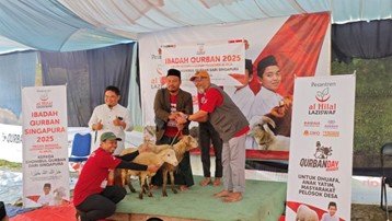 Qurban DAY Laziswaf Pesantren Al Hilal dengan Donatur Singapura